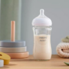 Avent-Bebi-staklena-flasica-1m+-Natural-response-240ml-SCY933-01-4